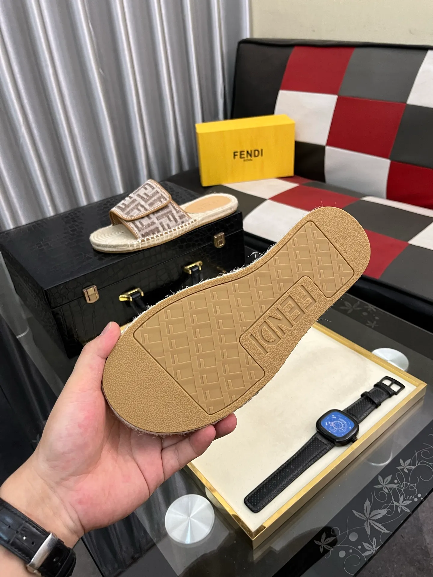 Men's shoes💰320⌚️⌚️[FENDI~Fendi slippers] High-end men's shoes brand official website 1:1 latest masterpiece: original mold customization, fabrics made of imported original materials, upgraded outsole, lighter, top quality in the market, simple and tasteful, a must-have for fashionistas, fashion is at your feet, full of confidence, the same style at the counter👍The season of summer slippers is here. Yardage: 38-44. Can be customized45.46.47
